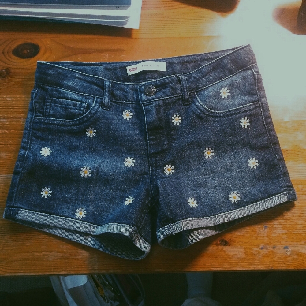 Cutest Levis Daisy Denim Shorts